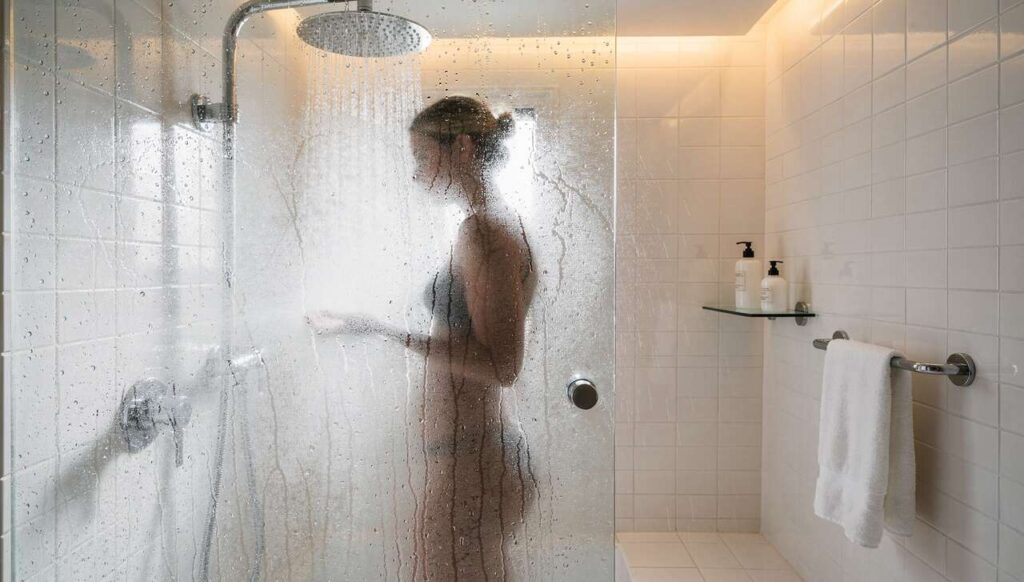 Jak często brać prysznic? Dermatolog rozwiewają wątpliwości